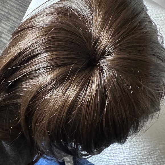 Brand new bob synthetic wig - Picture 10 of 10